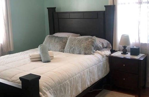 Potowomut Casa | Bayview Beach Flat - 1 min Walk to Beach