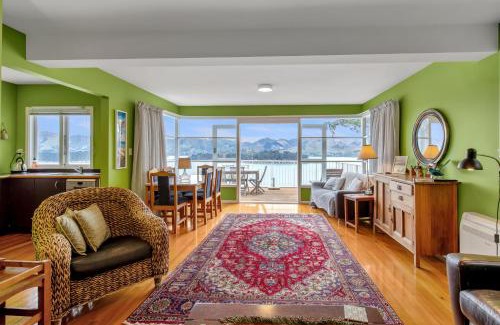 Diamond Harbour Casa | Bayview Beauty - Charteris Bay Holiday Home