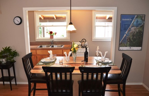 Arcata Casa | BAYVIEW BUNGALOW INCREDIBLE DOWNTOWN LOCATION