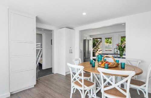 Nelson Casa | Bayview Bungalow - Nelson Holiday Home