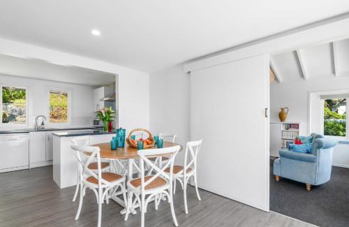 Nelson Casa | Bayview Bungalow - Nelson Holiday Home