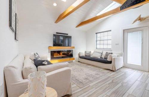 Holiday Beach Casa | Bayview Cottage - Sun deck, pool, and more!