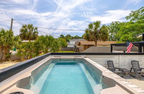 Holiday Beach Casa | Bayview Cottage - Sun deck, pool, and more!