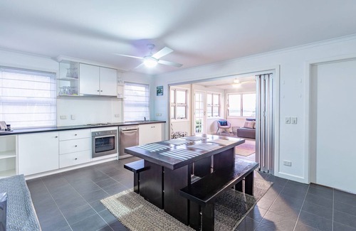 Seventeen Seventy Casa | BAYVIEW MANOR 1770 - Abajo