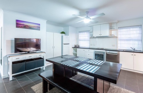 Seventeen Seventy Casa | BAYVIEW MANOR 1770 - Abajo