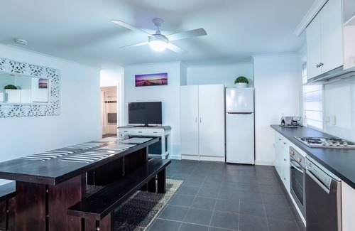 Seventeen Seventy Casa | BAYVIEW MANOR 1770 - Abajo
