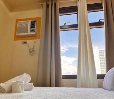 Pasay Apartamento | Bayview near PICC CCP starcity OKADA Airport MOA