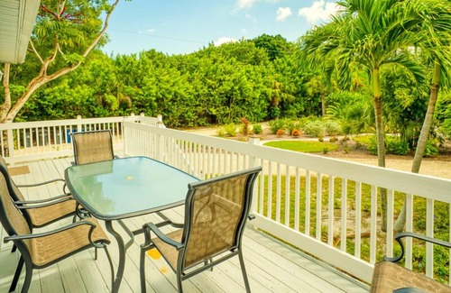 Captiva Casa | Baywatch Cabin- Boat Dock on the Channel