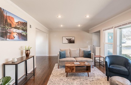 Westwood Hills Casa | Be At Home in KC