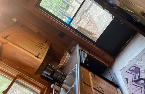 Drasco Cabina | Be cozy and enjoy nature at "Cedar Pines Cabin!"