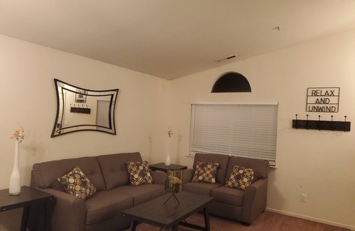 Salinas Casa | Be Our Guest for 10 at Simply a Spacious Stay