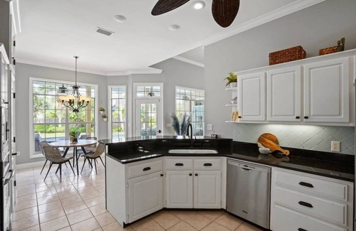 Port St. Joe Casa | Beach 2 Blocks, Private Resort Pool,2GolfCarts, 5Bdrms, 10Beds,3Baths,Sleeps 16