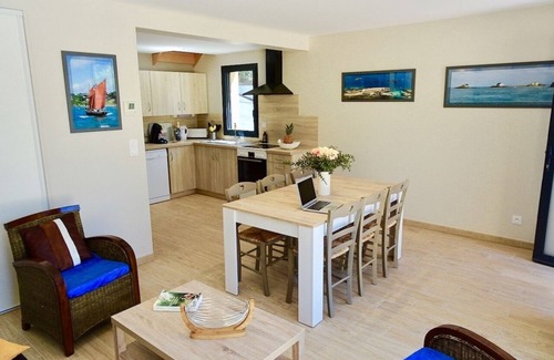 Barneville-Carteret Casa | PLAYA a 30 m, 3 habitaciones, 2 aseos,jardín,parking privado, luz, agua incluida