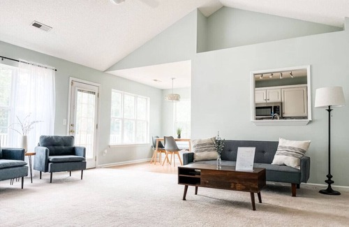 Myrtle Grove Casa | Beach-a-Holic Getaway! Free Bikes + Garage Parking