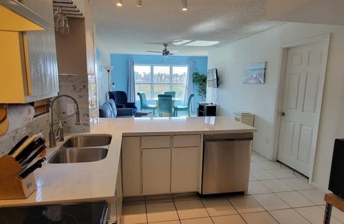 South Padre Island Condominio | Beach access Condo Nice pool/hot tub area w/bbq 2 Bedroom Home by RedAwning