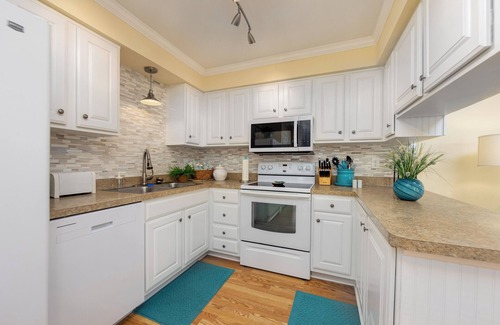Kitty Hawk Condominio | Beach Access - Cozy 2-BD Pet Friendly Kitty Hawk Condo with pool, W&D, tennis