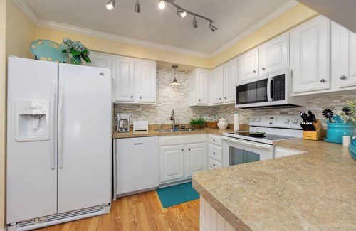Kitty Hawk Condominio | Beach Access - Cozy 2-BD Pet Friendly Kitty Hawk Condo with pool, W&D, tennis