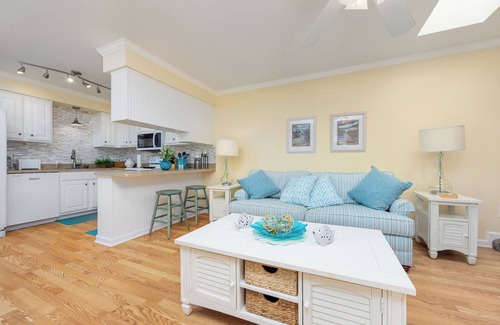 Kitty Hawk Condominio | Beach Access - Cozy 2-BD Pet Friendly Kitty Hawk Condo with pool, W&D, tennis
