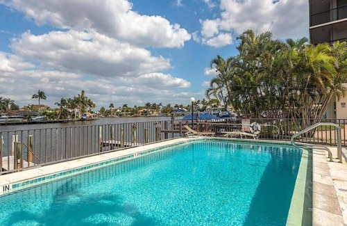 Vanderbilt Beach Condominio | BEACH ACCESS TO VANDERBILT BEACH NORTH NAPLES ON BAY DOCKS INCLUDED