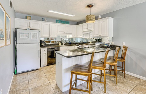 West Panama City Beach Condominio | Beach Access, Pools & Tennis: Family PCB Condo!