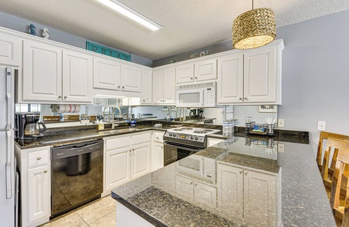 West Panama City Beach Condominio | Beach Access, Pools & Tennis: Family PCB Condo!