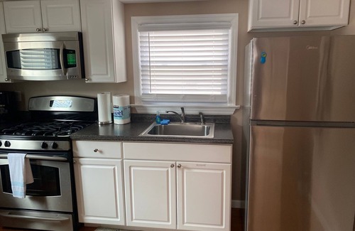 Wildwood Cabaña | Beach and Boardwalk 1.5 blocks. Lots of room w/ plaza and private porch.