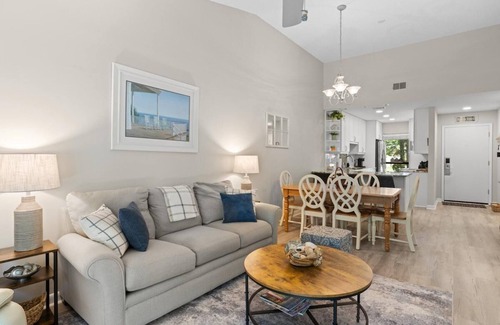 Pawleys Island Villa | Beach and Golf Adventures 3 Bedroom Sleeps 6