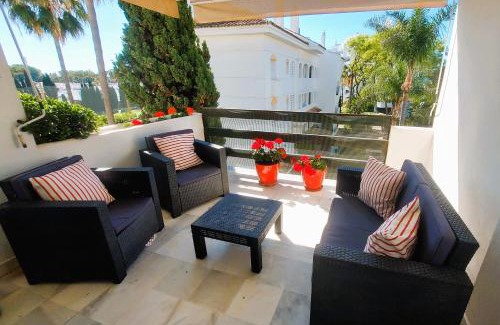 Guadalmina Apartamento | Beach and golfside apartment in Guadalmina