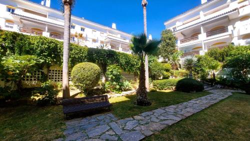Guadalmina Apartamento | Beach and golfside apartment in Guadalmina