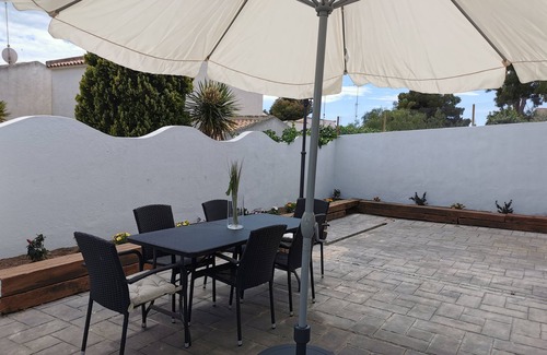 Cunit Chalet De Esquí | Playa y Montaña. Piscina y Barbacoa para vuestro Relax