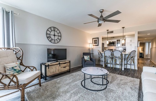 Oceanmarsh Subdivision Condominio | Beach and Pool Views! Newly Listed Villa on Harbor Island