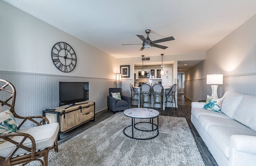 Oceanmarsh Subdivision Condominio | Beach and Pool Views! Newly Listed Villa on Harbor Island