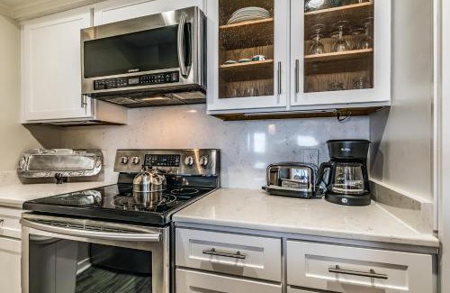 Oceanmarsh Subdivision Casa | Beach and Pool Views! Newly Listed Villa on Harbor Island