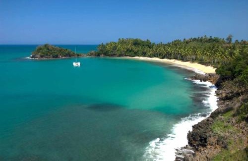 Puerto Bahia Apartamento | Beach Apartment on Samana Bay with Pool, AC, Fast Wi-Fi, Walk to Beach & River, Whale Watching, Near Salto El Limón