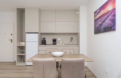 Makarska Old Town Apartamento | Beach apartment Mara 3 50m to the sea,modern apartment in the center of the town