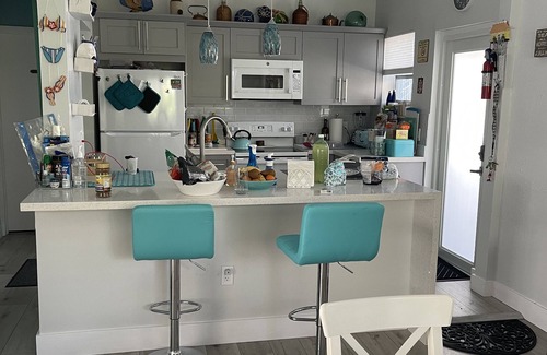 Hollywood South Central Beach Cabaña | Beach Art Deco Cottage