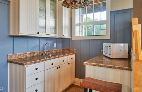 Newport Casa | Beach, Bayfront, Breweries. Picturesque Ocean View