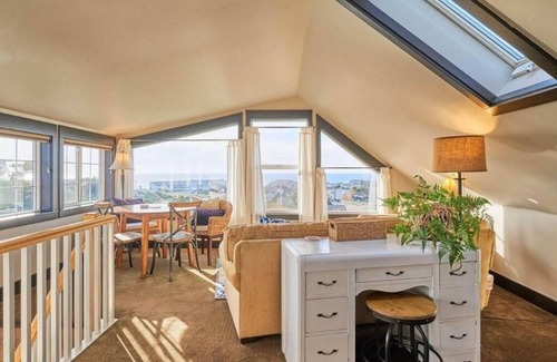 Newport Casa | Beach, Bayfront, Breweries. Picturesque Ocean View