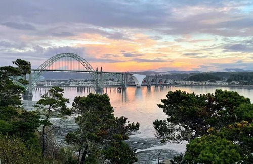 Newport Casa | Beach, Bayfront, Breweries. Picturesque Ocean View
