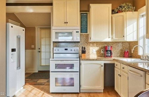 Newport Casa | Beach, Bayfront, Breweries. Picturesque Ocean View