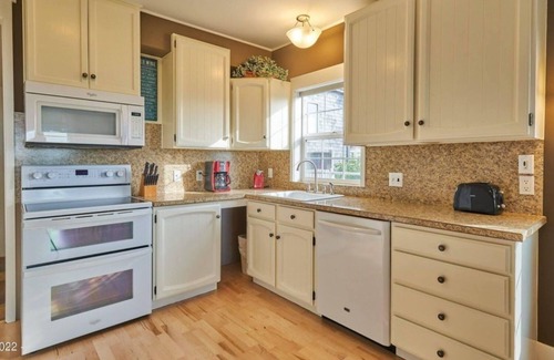 Newport Casa | Beach, Bayfront, Breweries. Picturesque Ocean View