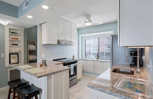 North Carolina Coast Villa | Beach Bliss (1-Bedroom Villa) by RedAwning