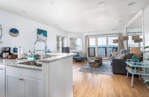 Traverse City Condominio | Beach Bliss 211 Balcony Water Views Beach Downtown