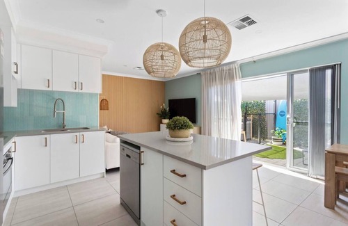 Scarborough Casa | Beach Bliss: Stylish Retreat & Prime Location