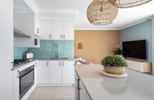 Scarborough Casa | Beach Bliss: Stylish Retreat & Prime Location