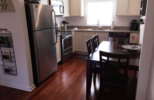 North Wildwood Condominio | Beach Block Condo en North Wildwood con una PISCINA!