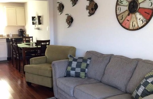 North Wildwood Condominio | Beach Block Condo en North Wildwood con una PISCINA!
