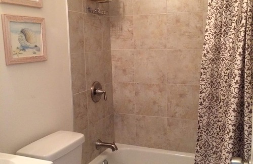 North Wildwood Condominio | Beach Block Condo en North Wildwood con una PISCINA!