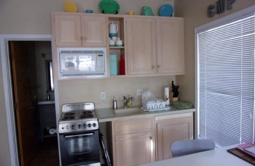 Cape May Point Condominio | Beach block! Take your morning coffee up to the beach and enjoy the early morning sea breeze.