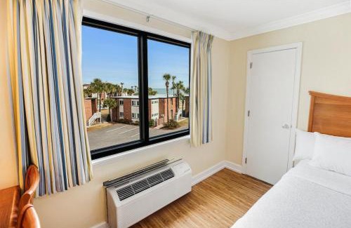 Litchfield by the Sea Apartamento | Beach Bound 3rd Floor Resort View Lodge Room